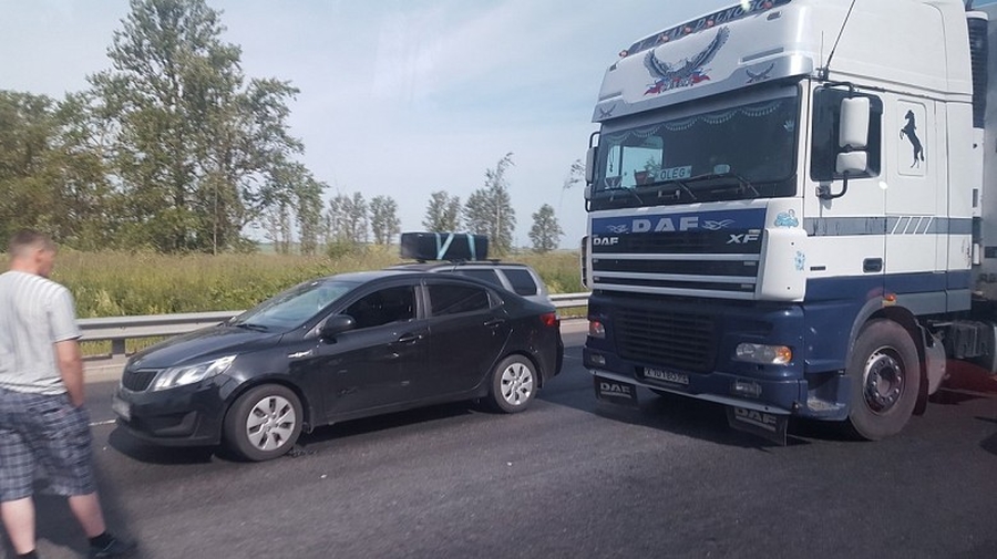 На Киевском шоссе - пробка из-за ДТП и дорожных работ