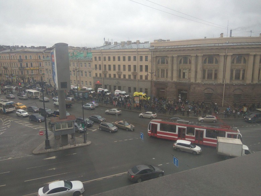 Станции петербурского метро закрываются на вход и выход