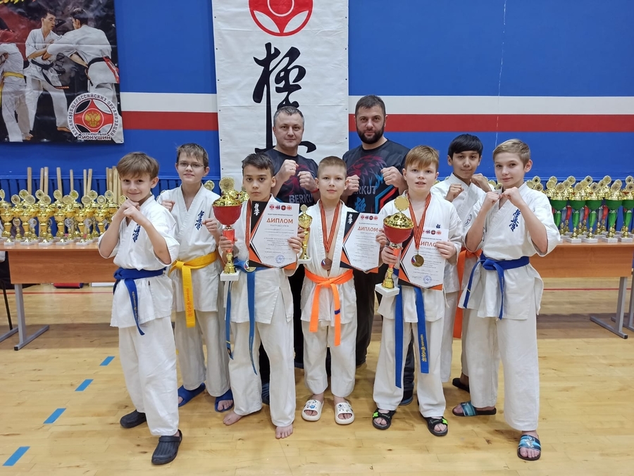 Спортсмены из Коммунара привезли награды Всероссийского кубка по киокусин каратэ  