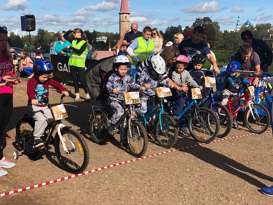 Детский велофестиваль собрал в Гатчине 500 юных спортсменов