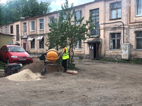 Благоустройство дворов Гатчины продолжается