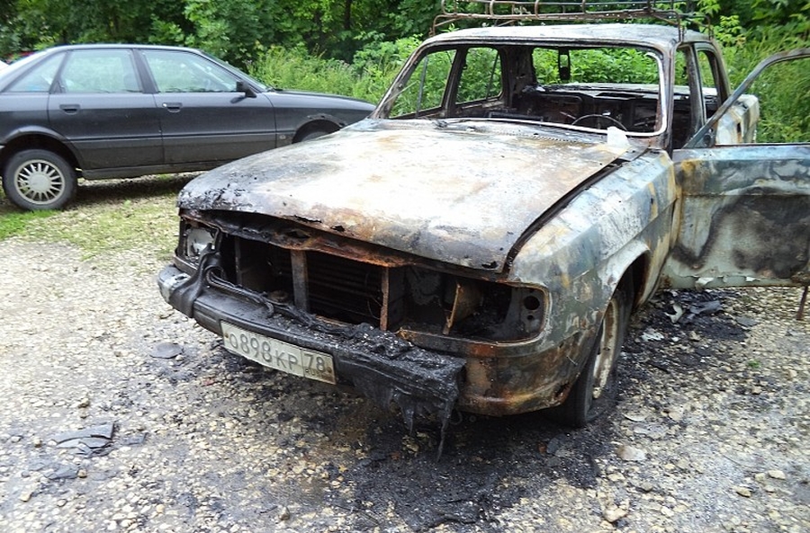 За неделю в Гатчинском районе сгорели два отечественных автомобиля