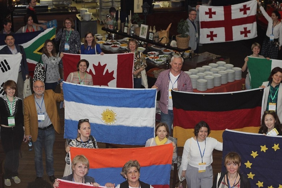 Юные гатчинцы помогли провести Международную конференцию «Белые ночи фандрайзинга»