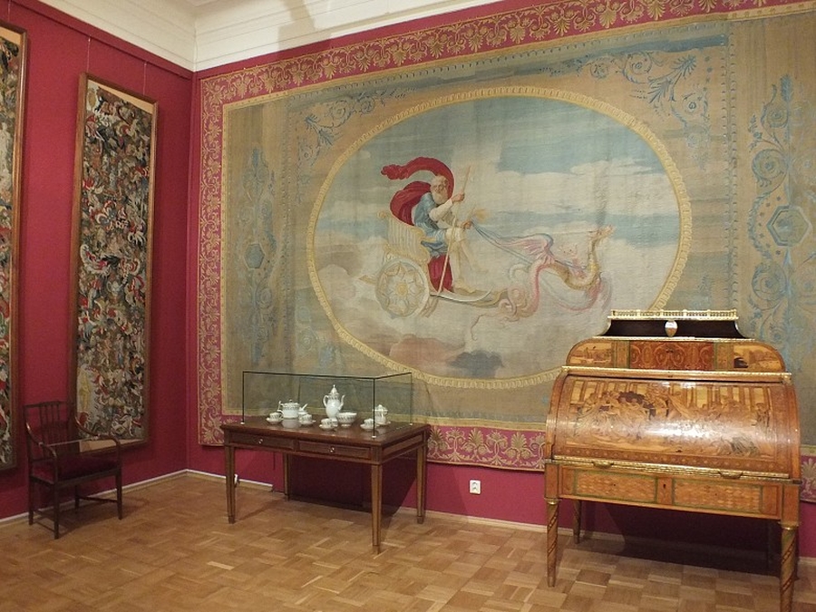Гатчинский дворец презентовал выставку в отреставрированных залах третьего этажа