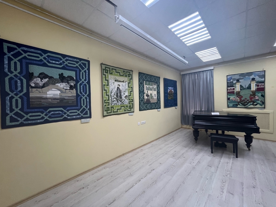 В музее города Гатчины работает выставка лоскутного шитья