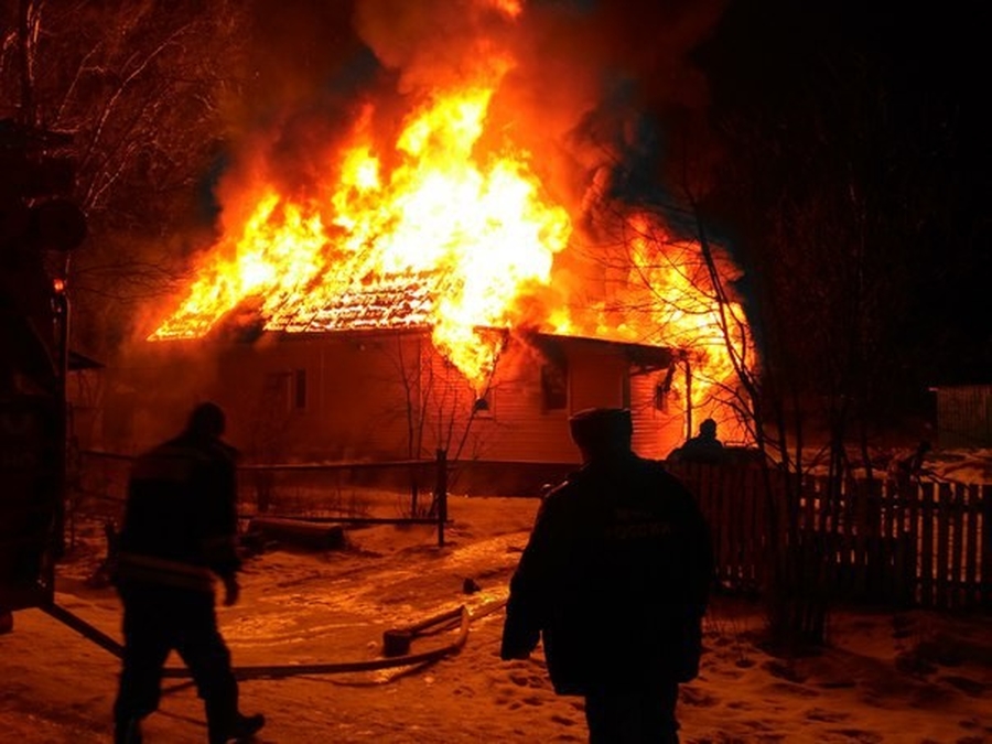 У священника Гатчинской епархии сгорел дом. Семье нужна помощь.