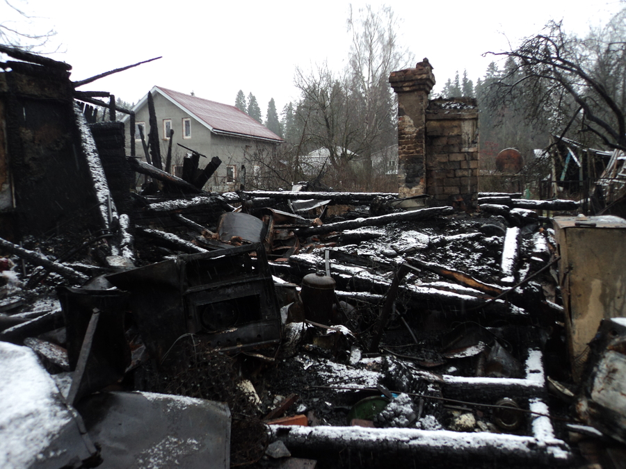 Дюжина пожаров: на неделе в Гатчинском районе горели дома, квартиры, бани и автомобили
