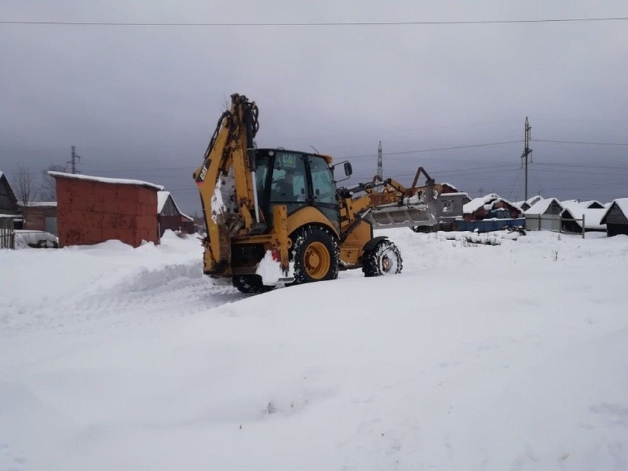 Коммунальщики против снега: борьба продолжается