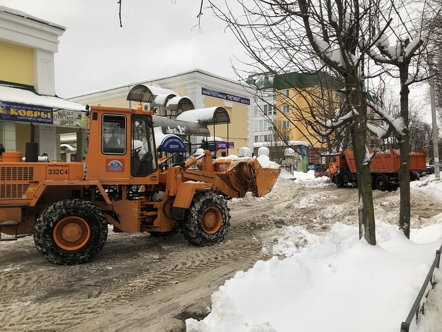Коммунальщики против снега: борьба продолжается