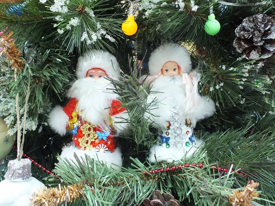 Игрушки, сделанные маленькими гатчинцами, украсят новогодние ели в Гатчинском дворце