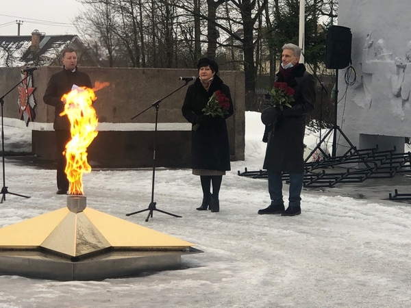 Митинг в день освобождения Гатчины от немецких захватчиков у мемориала воинской славы на улице Солодухина 