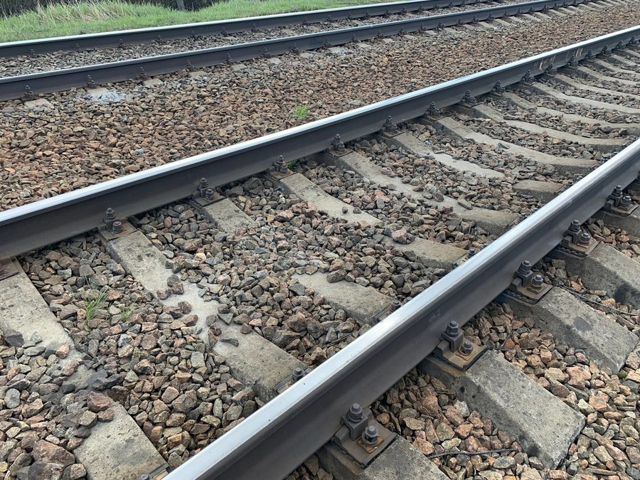 Грузовой поезд сбил пенсионерку из Гатчины