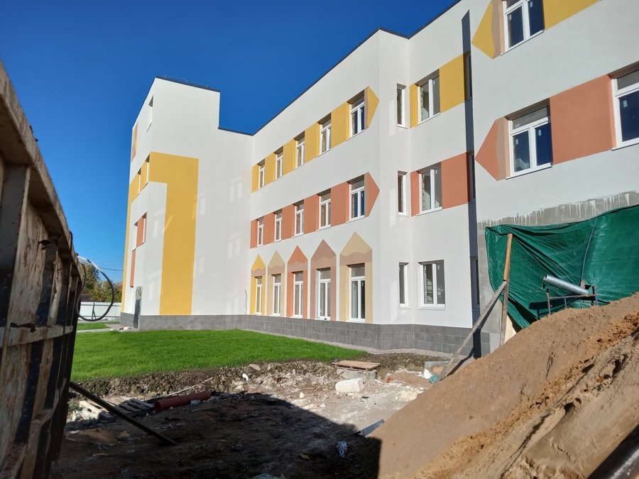 Продолжается строительство детского сада в Малом Верево 
