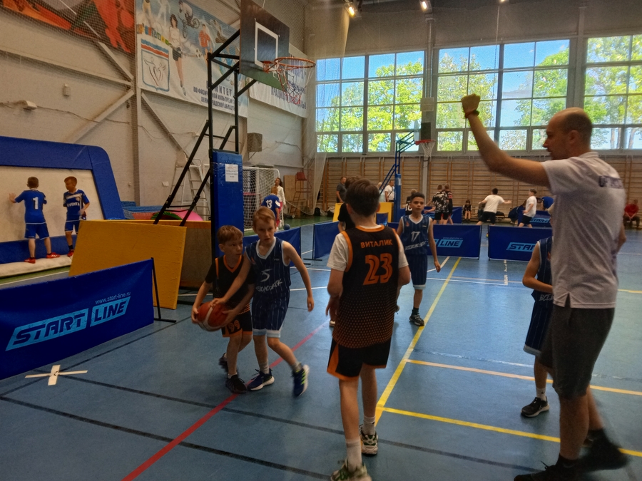 ФОТОРЕПОРТАЖ: Юные баскетболисты Ленобласти собрались на спортивный праздник в 