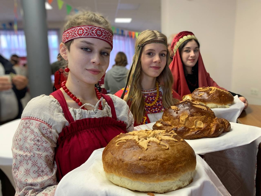 «Хоровод дружбы» собрал друзей в Тайцах