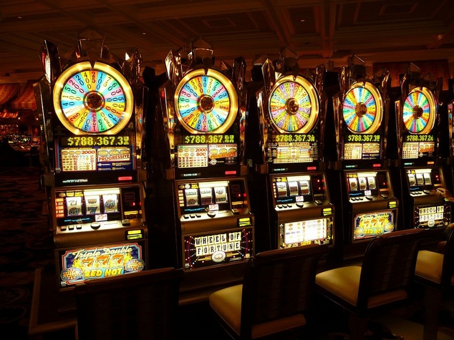 В Гатчинском районы пресекли работу двух нелегальных казино