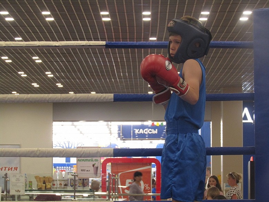 Юбилей ДЮСШ №2 в Гатчине отметили первенством по боксу