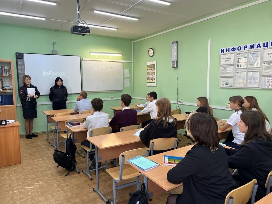 Школьникам из Войсковиц напомнили о важности Правил дорожного движения