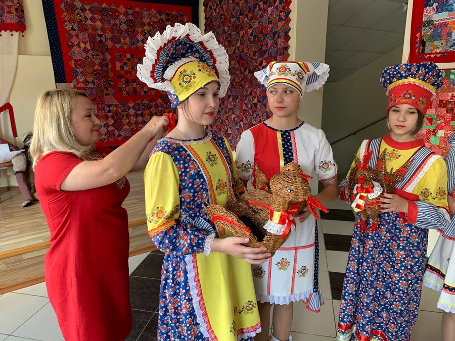 «Лукоморье» в Гатчине объединило 170 рукодельниц из России и Белоруссии 