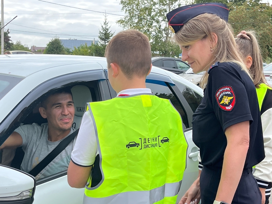 Водителям в Тайцах напомнили о правилах дорожного движения