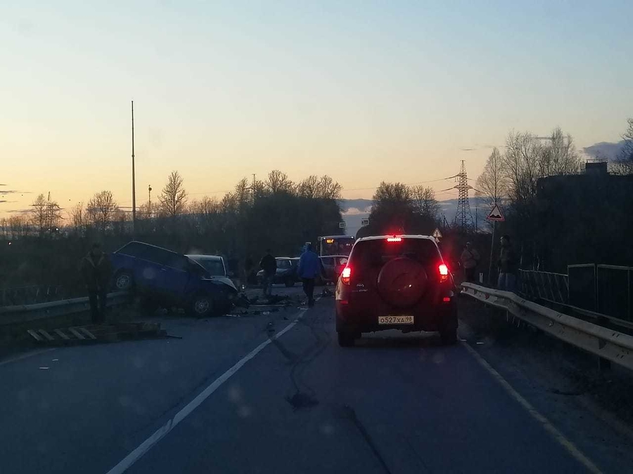 Столкновение 5 машин на мосту в Вайялово, один водитель погиб