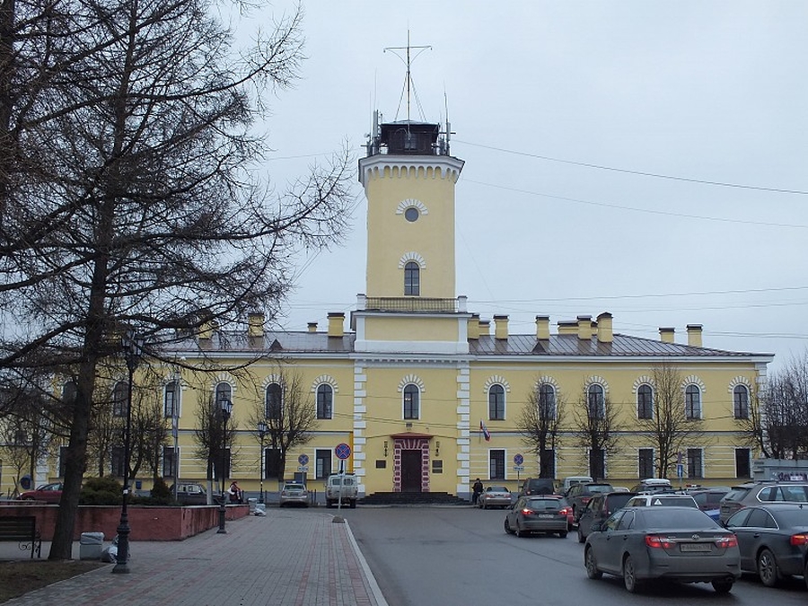 Лже-полицейский обчистил пожилую пару в Гатчине