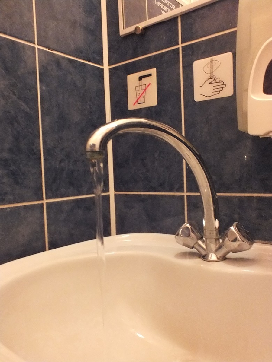 Горячая вода в квартирах законно может стать намного холоднее