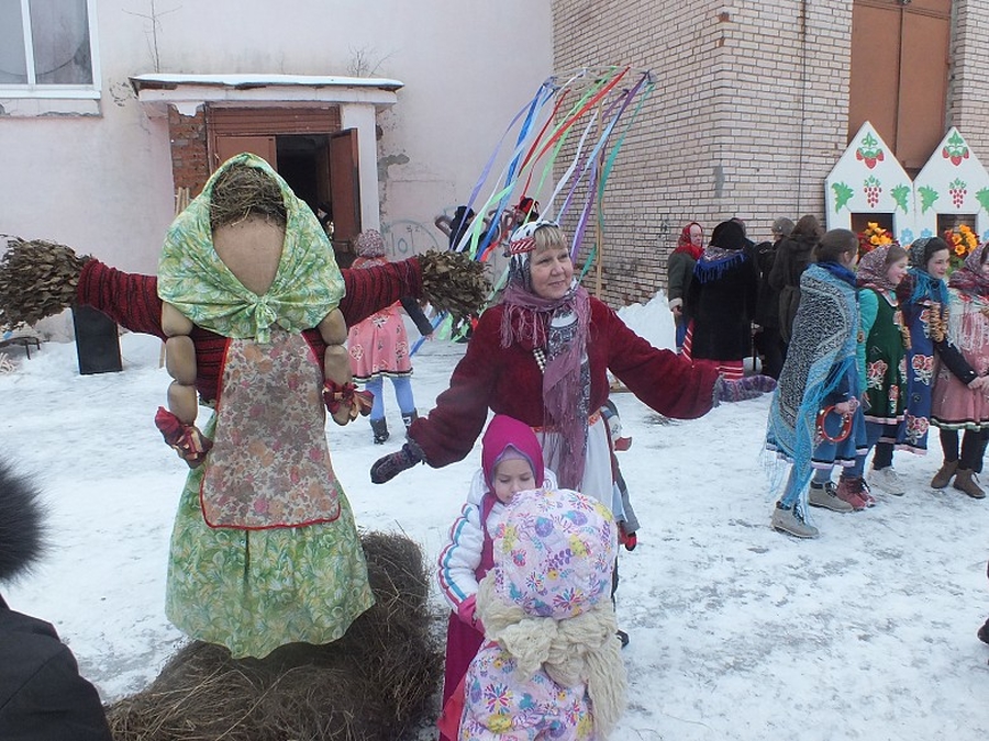 В Гатчинском районе проводили зиму по-русски и по-фински