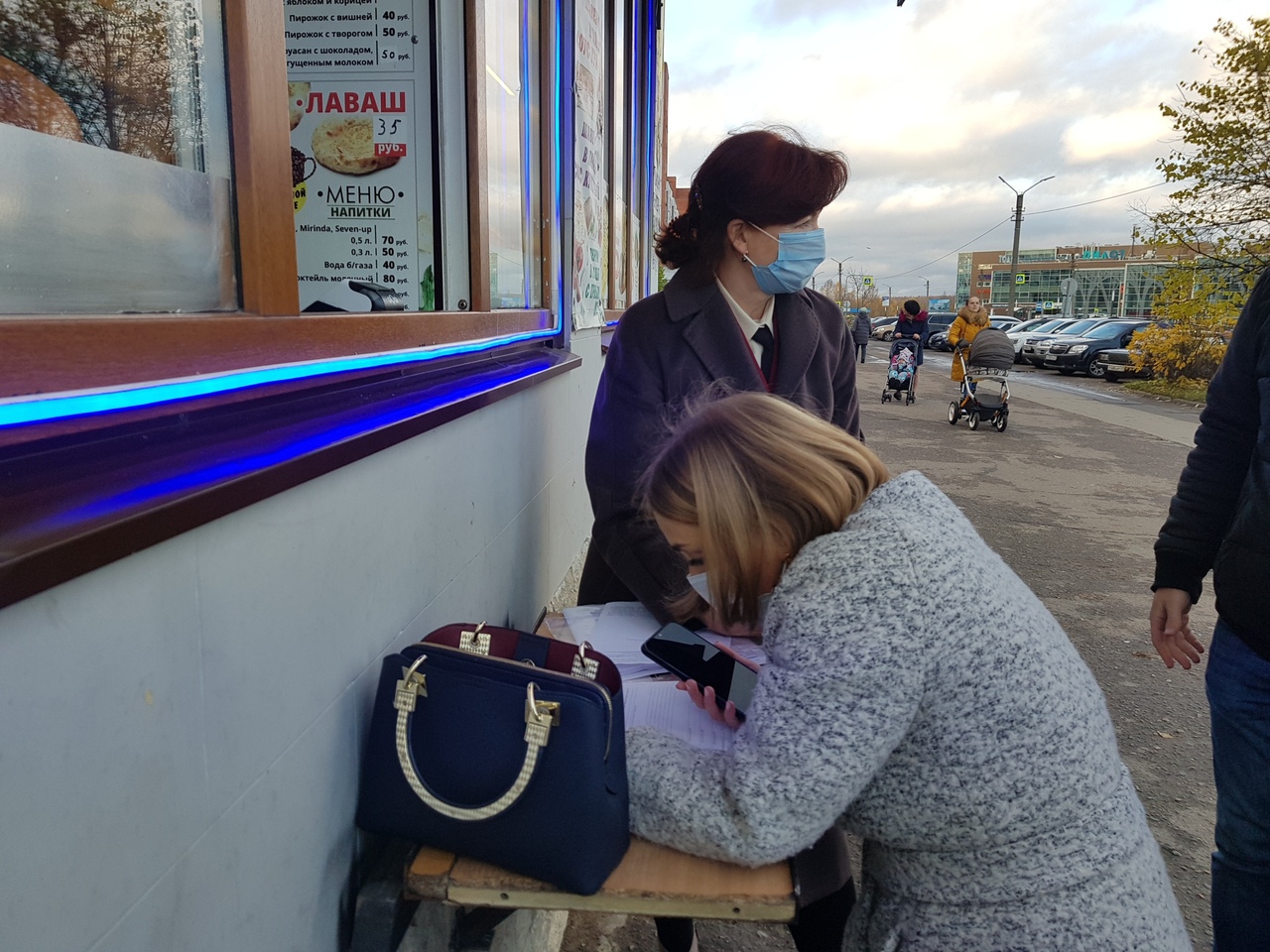 Узнать новости москвы. Волонтеры помогают. Волонтерство фото. Дети волонтеры. Благоустройство голосование.