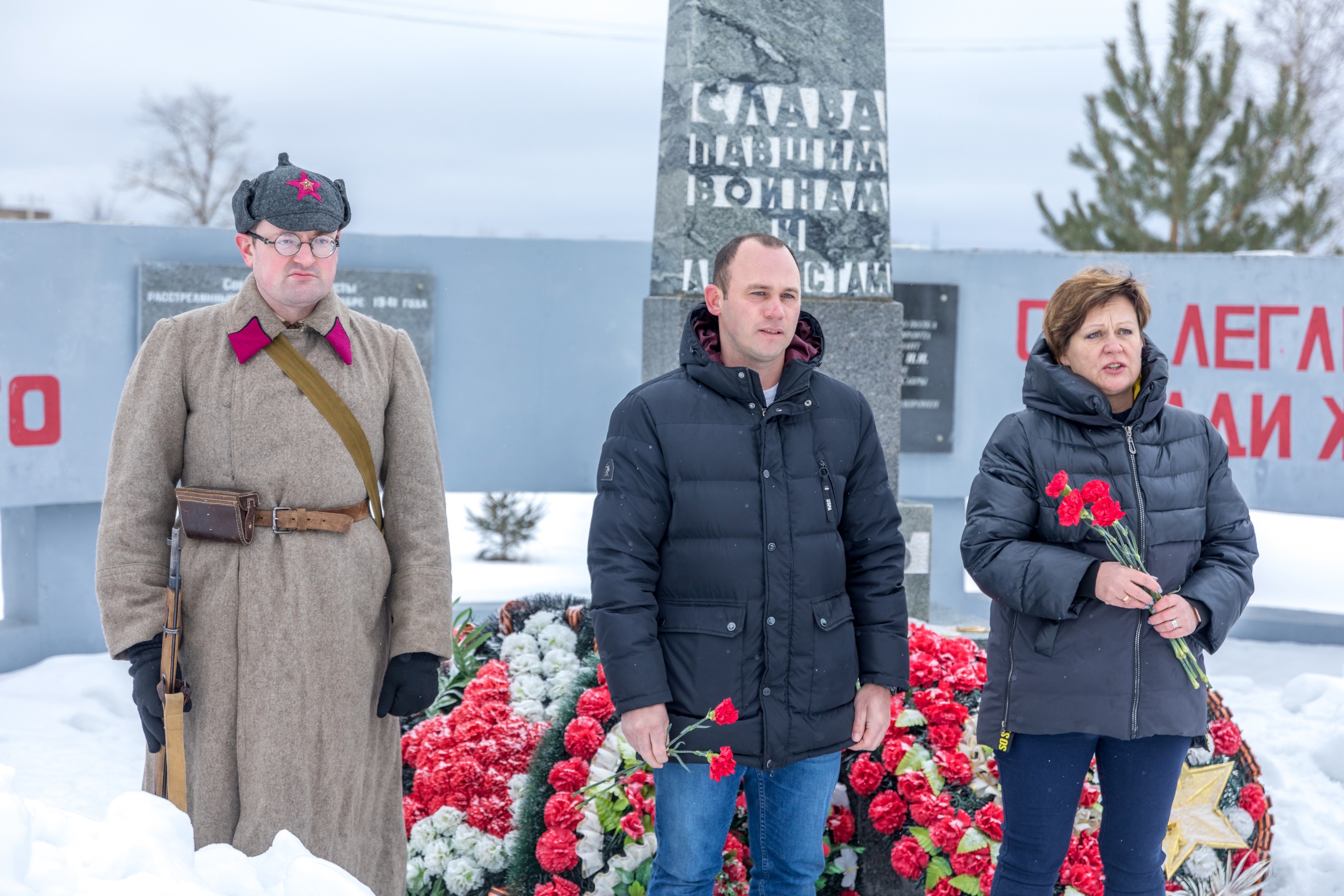 Гатчинская Служба Новостей — В Пудомягах почтили память советского лётчика  Ивана Овчинникова