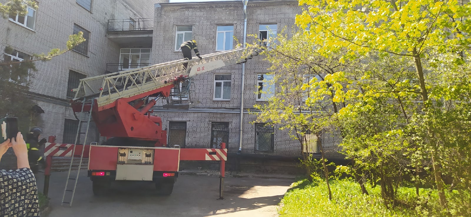 Гатчинскую больницу эвакуировали по плану | 07.06.2022 | Гатчина -  БезФормата