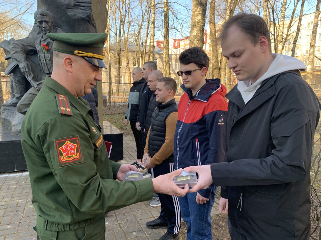 Гатчинская Служба Новостей — Гатчинский район проводил призывников на  армейскую службу