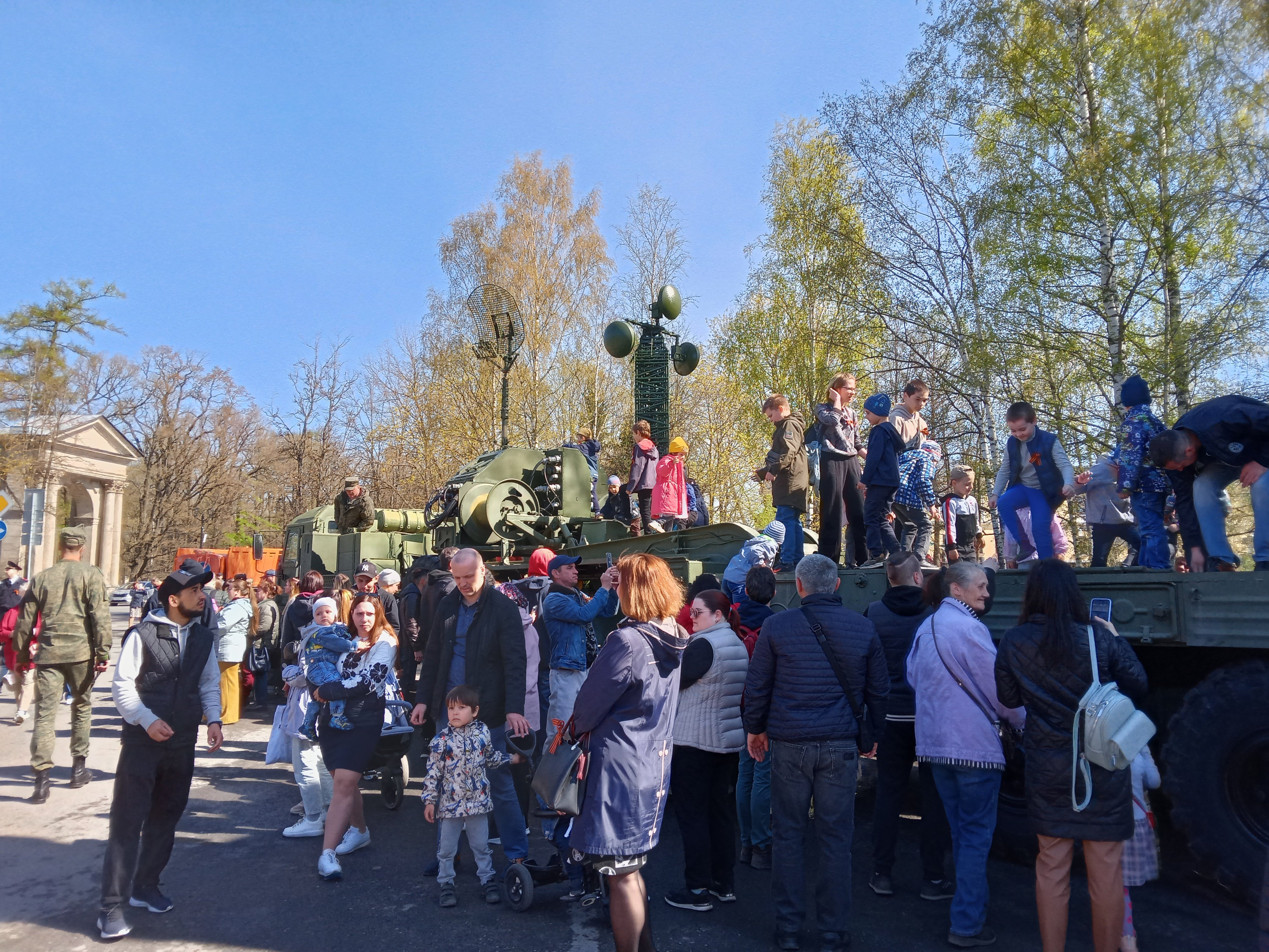 ФОТОРЕПОРТАЖ: в Гатчине провели выставку военной техники | 10.05.2023 |  Гатчина - БезФормата