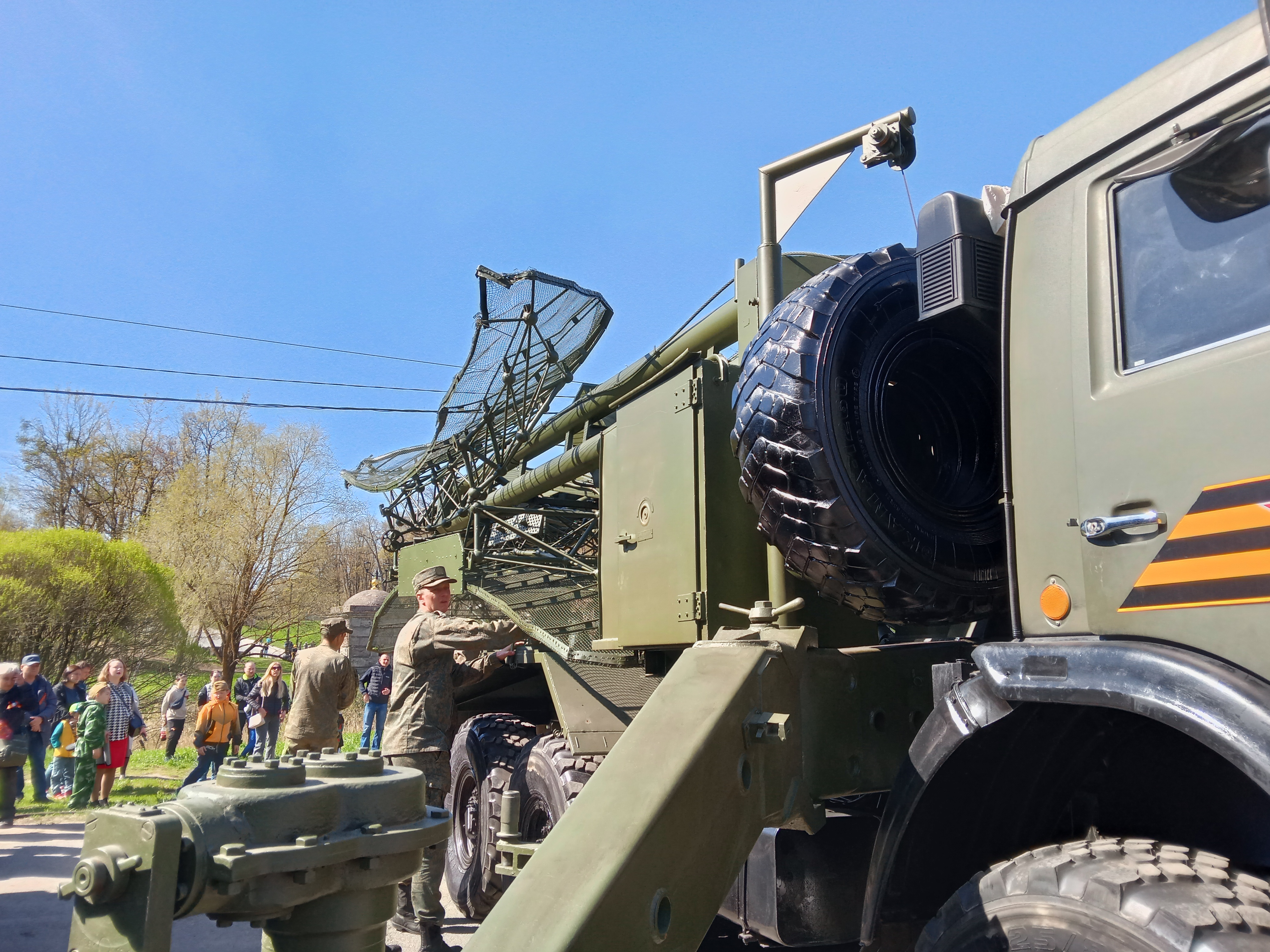 Гатчинская Служба Новостей — В Гатчине провели выставку военной техники