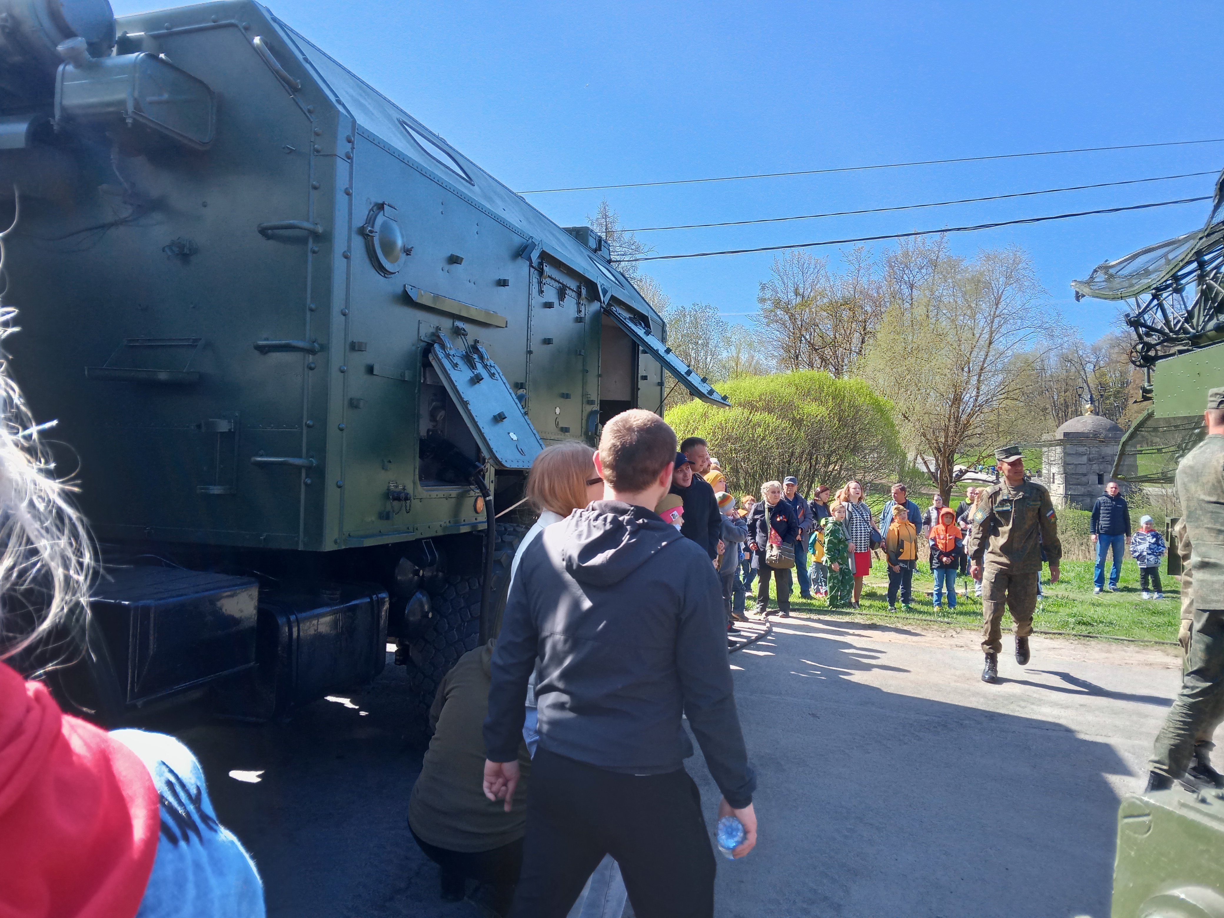 ФОТОРЕПОРТАЖ: в Гатчине провели выставку военной техники | 10.05.2023 |  Гатчина - БезФормата