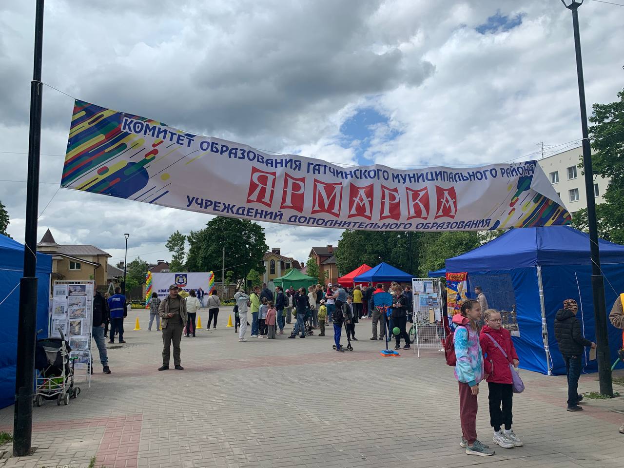 Гатчинская Служба Новостей — ФОТОРЕПОРТАЖ: Ярмарка учреждений  дополнительного образования Гатчинского района-2023