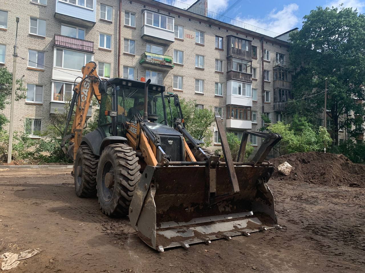 В Гатчине продолжается благоустройство | 03.07.2023 | Гатчина - БезФормата