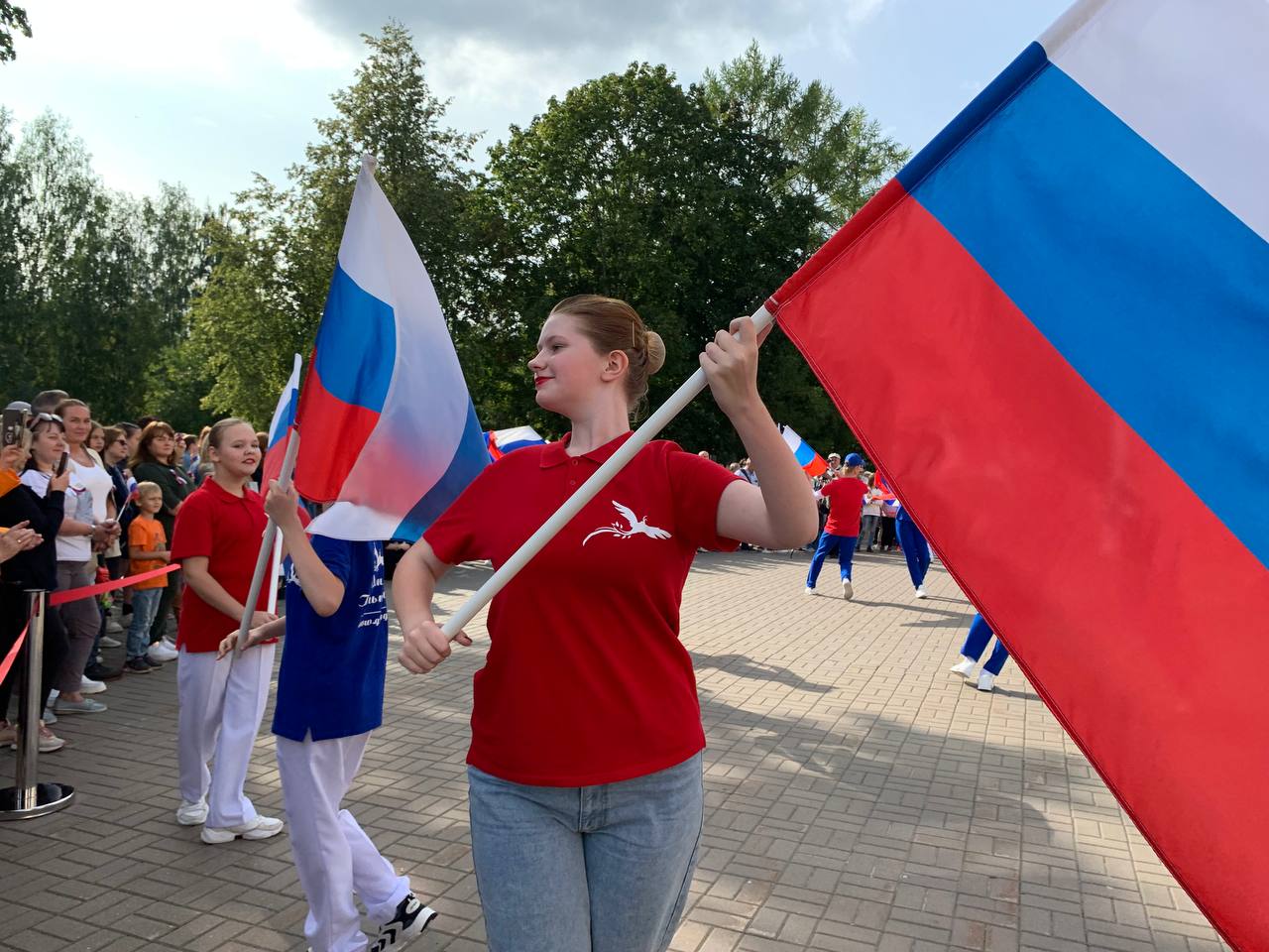 Гатчинская Служба Новостей — Гатчина отметила День Государственного флага  России