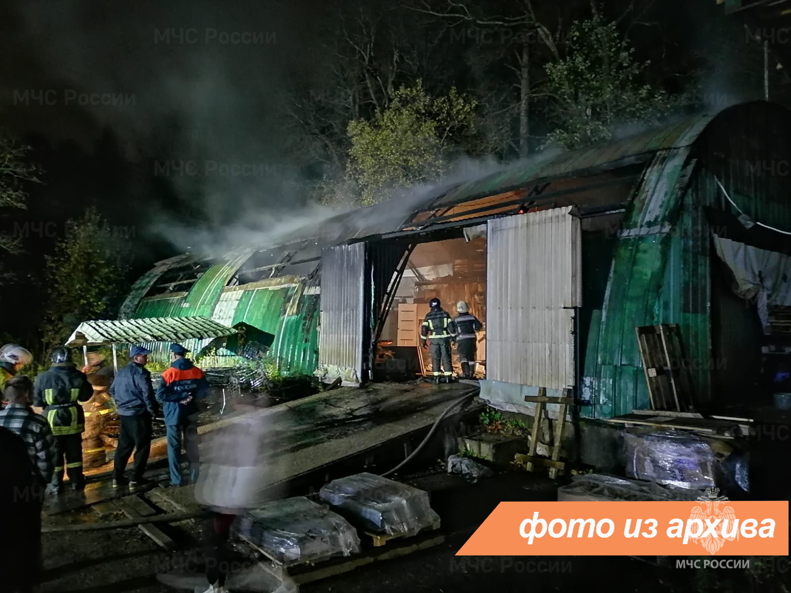 Гатчинская Служба Новостей — Ночью в Малом Верево сгорел ангар