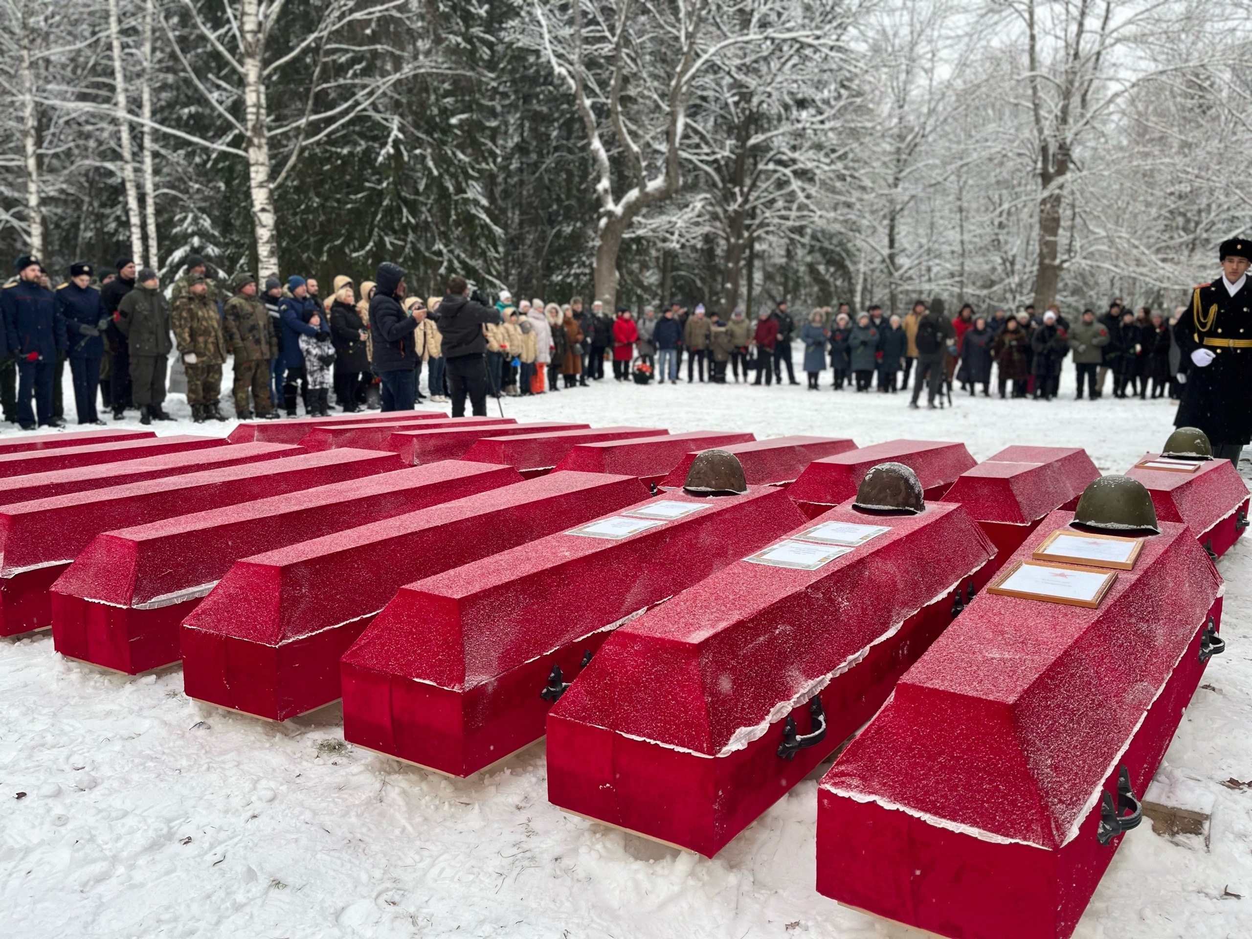 Гатчинская Служба Новостей — В Гатчине перезахоронили останки 150-ти  советских воинов и мирных граждан