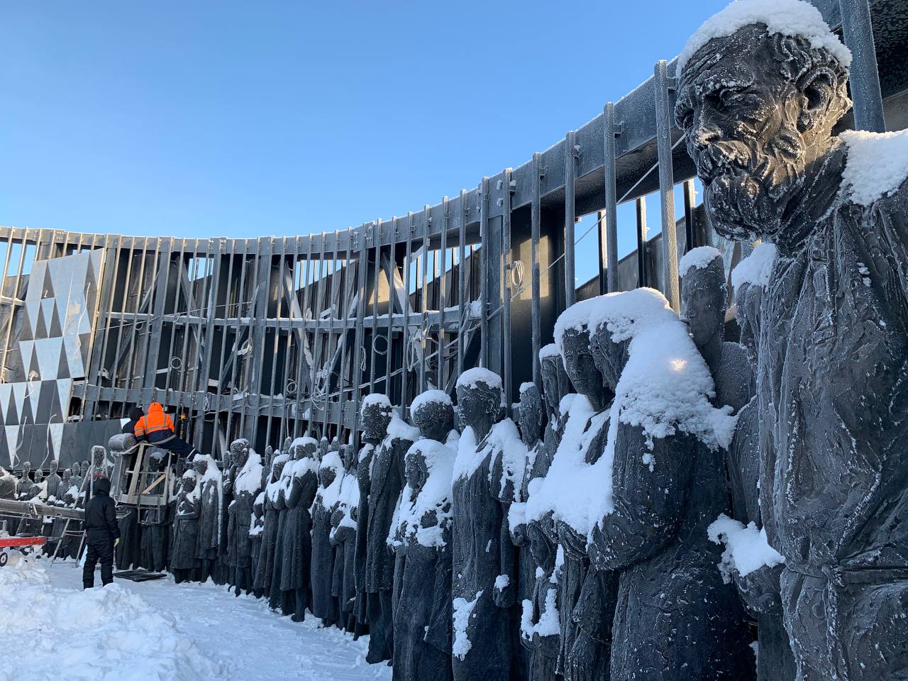 Строительство мемориала в Зайцево идёт по графику | 06.12.2023 | Гатчина -  БезФормата