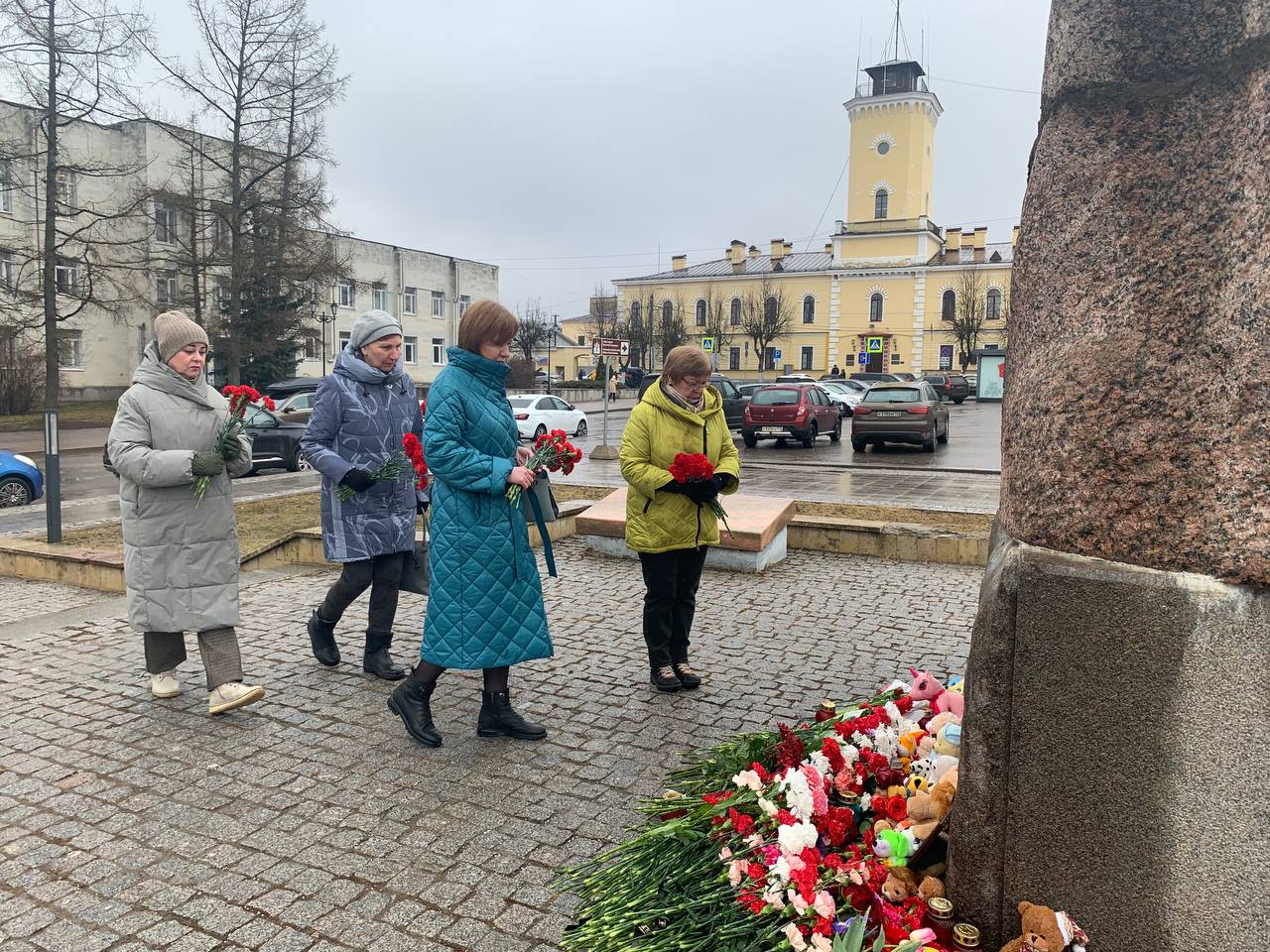 Гатчинская Служба Новостей — Гатчина скорбит по жертвам теракта в  Подмосковье