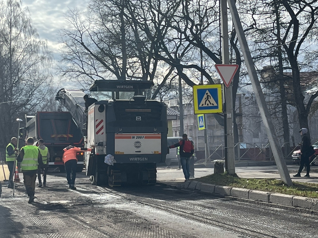 В Гатчине стартовали дорожные работы | 09.04.2024 | Гатчина - БезФормата