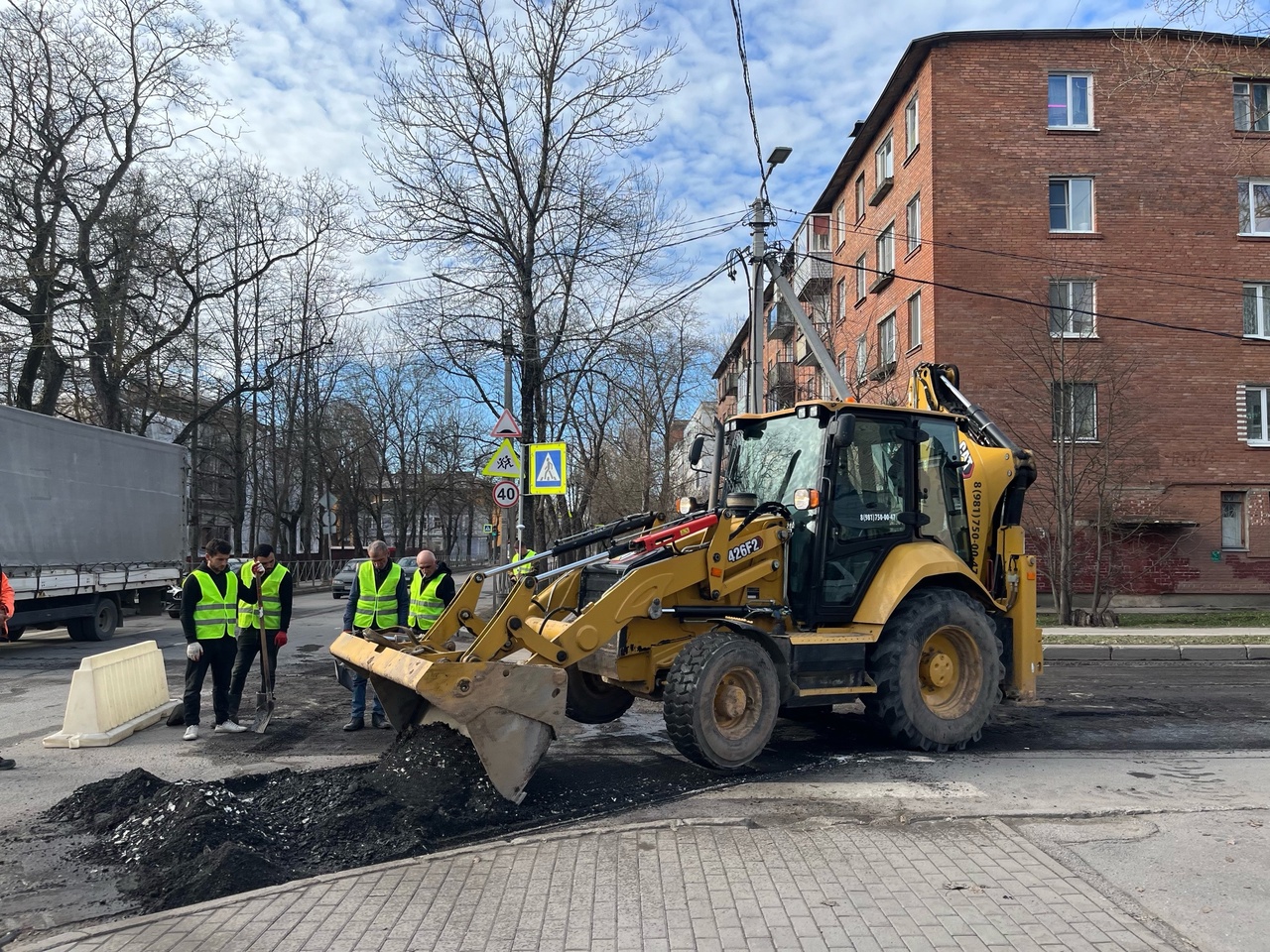 В Гатчине стартовали дорожные работы | 09.04.2024 | Гатчина - БезФормата