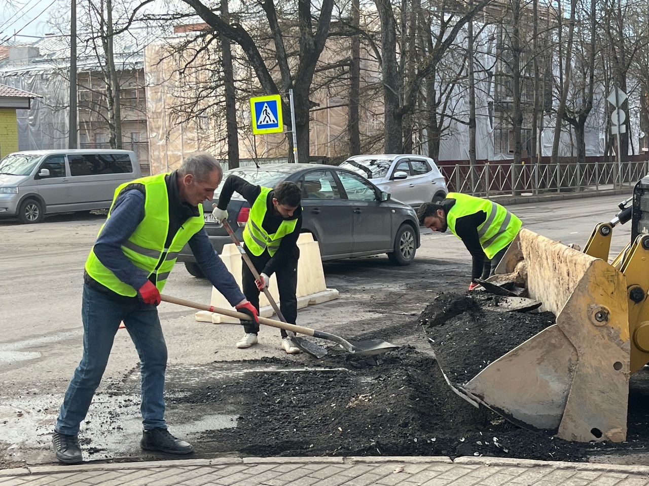 В Гатчине стартовали дорожные работы | 09.04.2024 | Гатчина - БезФормата