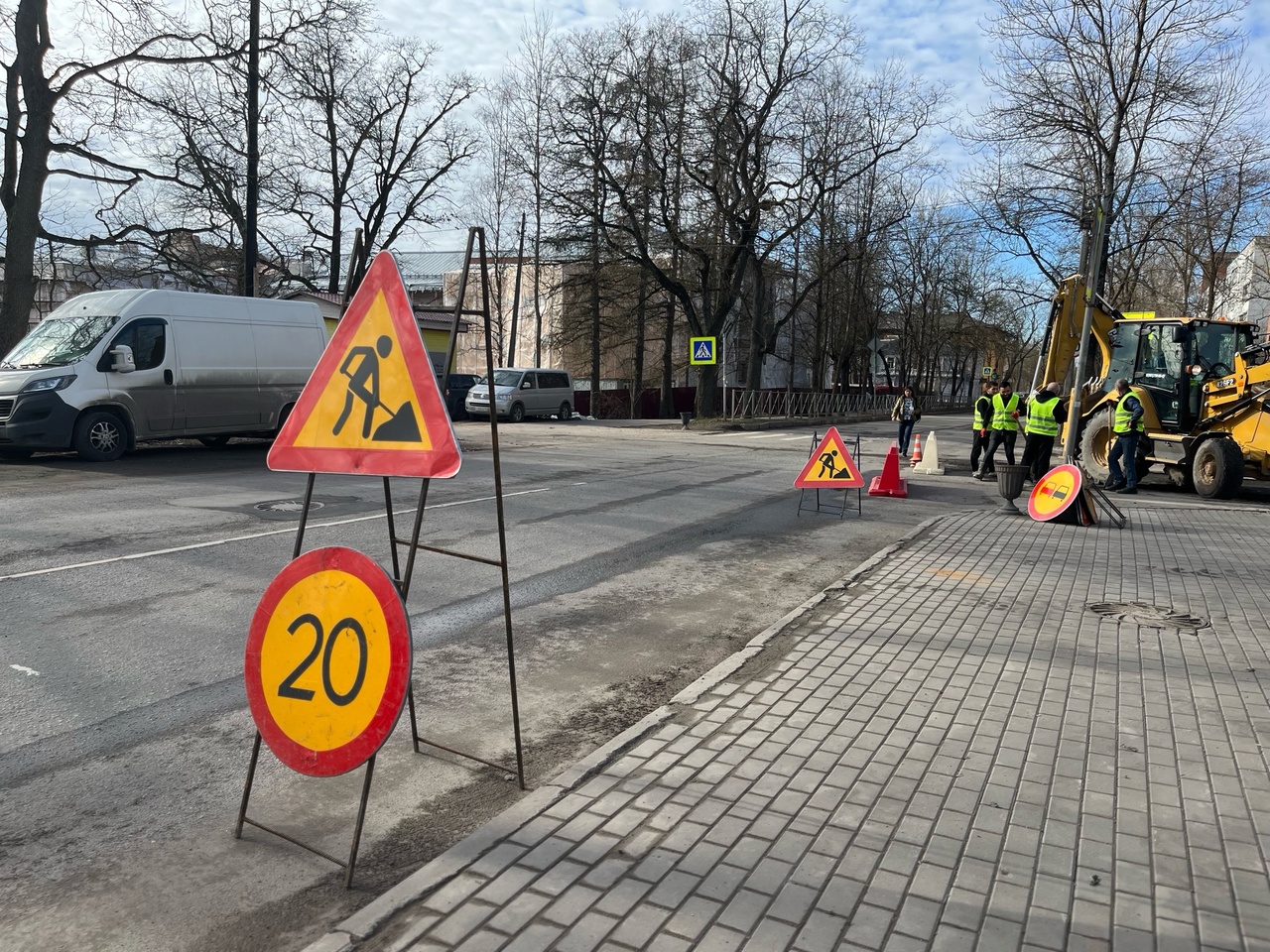 В Гатчине стартовали дорожные работы | 09.04.2024 | Гатчина - БезФормата