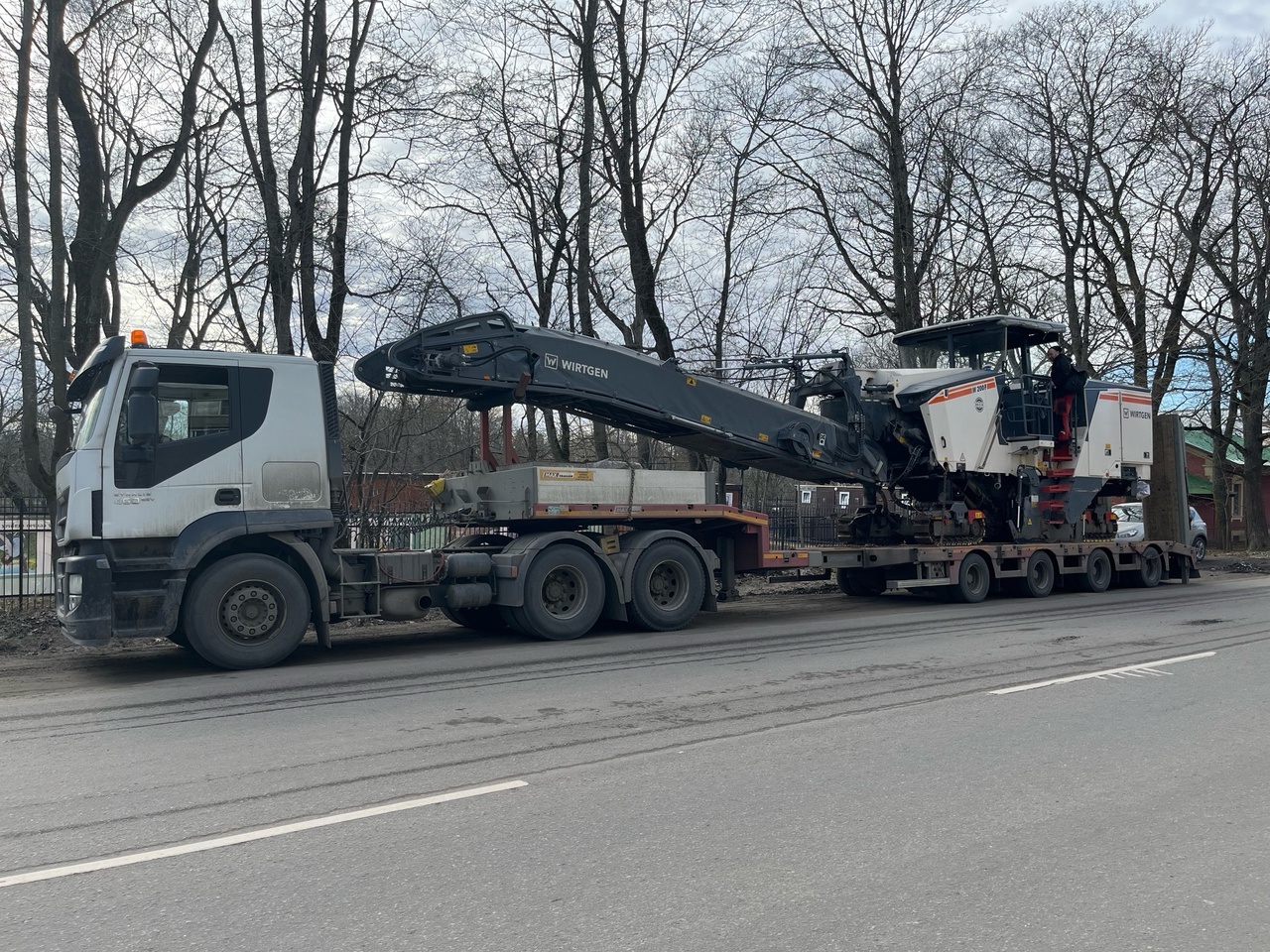 В Гатчине стартовали дорожные работы | 09.04.2024 | Гатчина - БезФормата