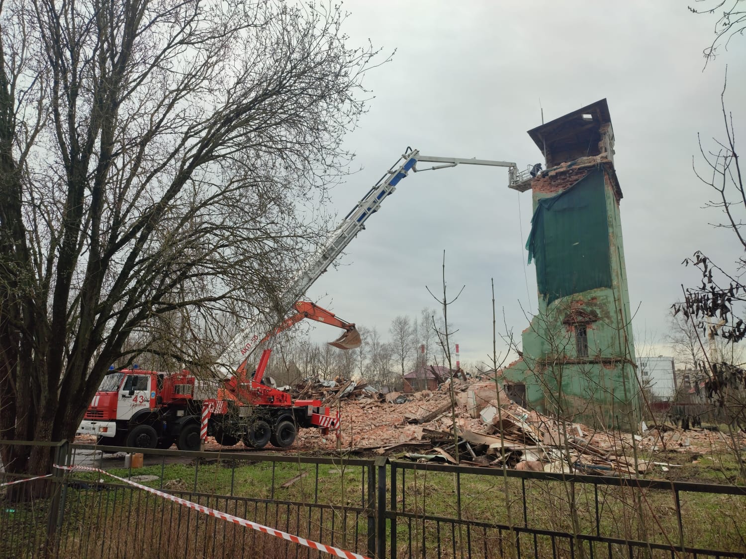 Гатчинская Служба Новостей — В Мариенбурге снесли пожарное депо