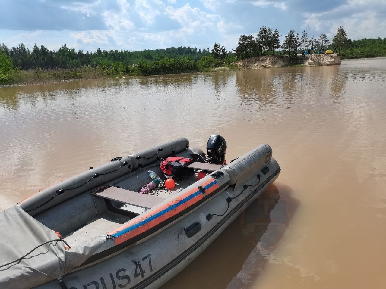 Водолазы достали тело мужчины из карьера в Новинке | 27.05.2024 | Гатчина -  БезФормата