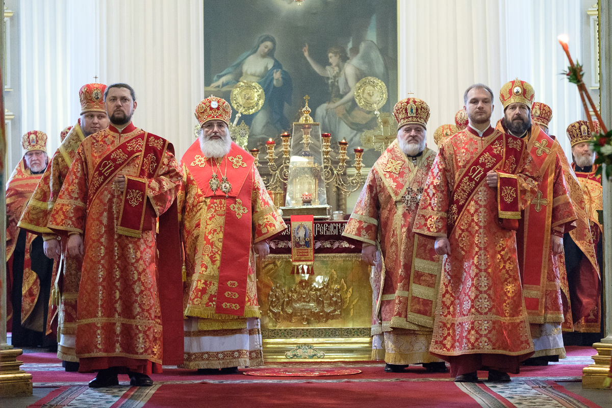 Варсонофий митрополит Санкт-Петербургский и Ладожский. Александро Невская Лавра пасхальное богослужение. Пасха 2020 Александро-Невской Лавра. Варсонофий митрополит фото последние.